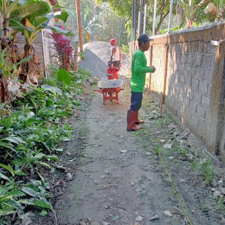 PENGERJAAN PEMASANGAN DENGAN BATA PRES JALAN LINGKUNGAN RT03 PAK SARNO